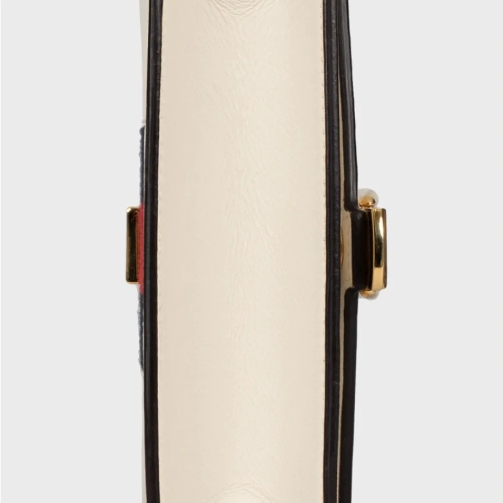 ✨💎GUCCI💎✨ Sylvie chain crossbody w/ COA, Dustbag & GWP. - Picture 6 of 12